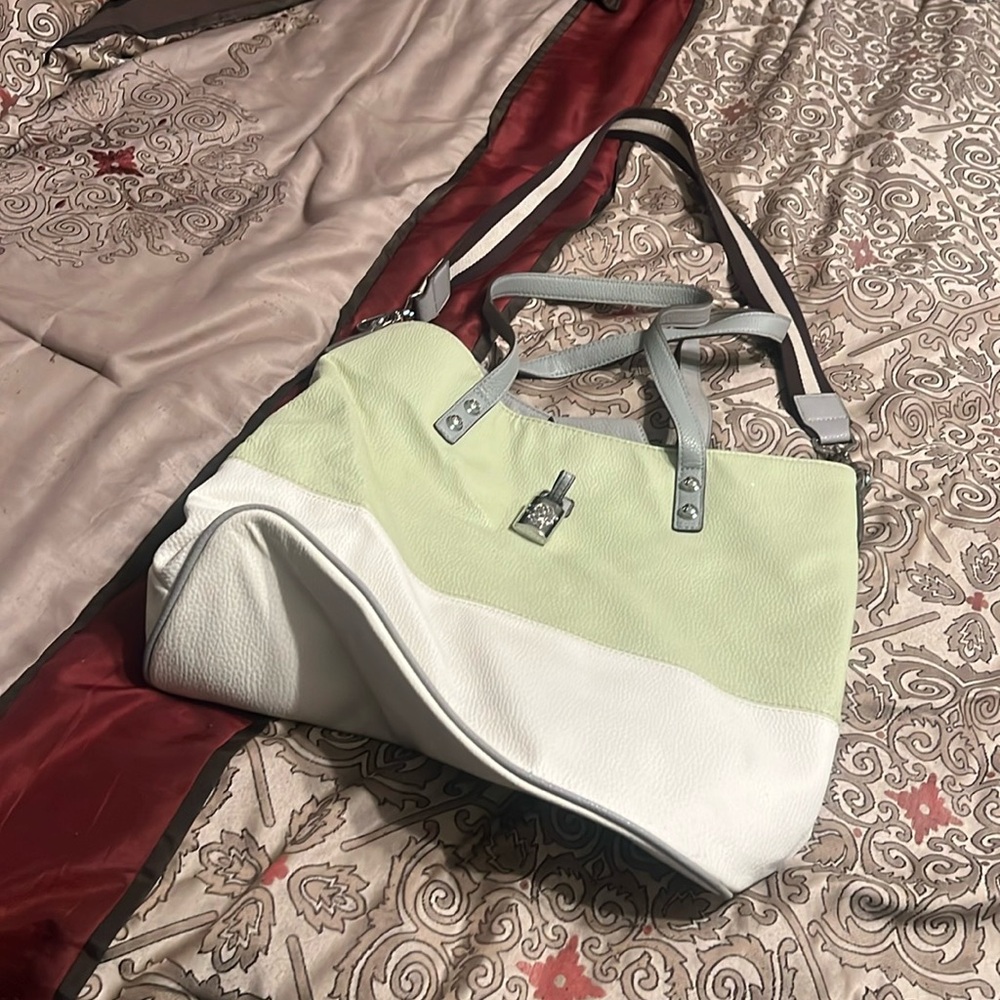 🆕Jessica Simpson green and cream bag
